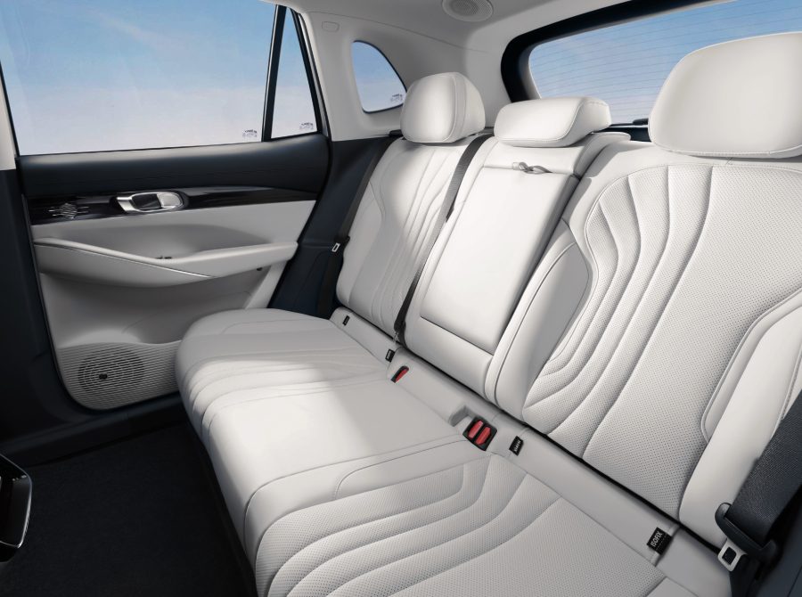Spacious rear cabin