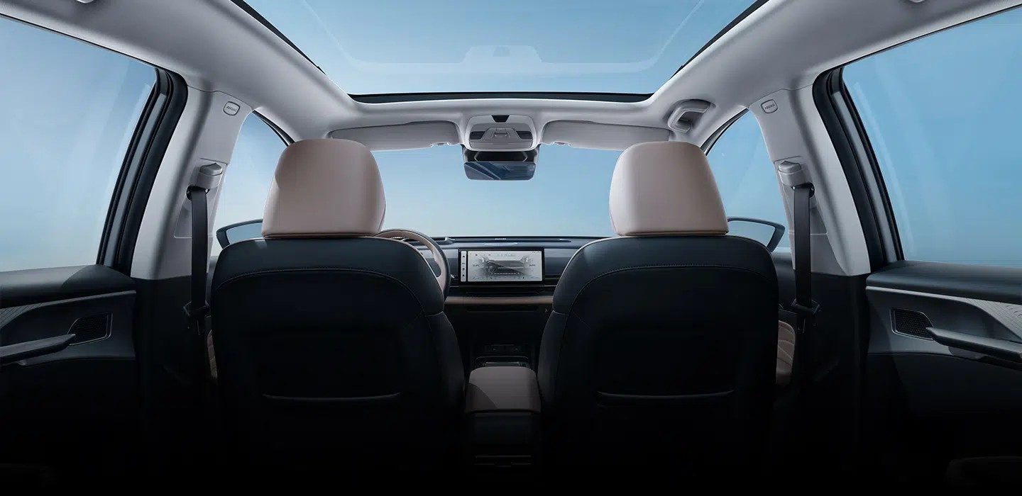 Geometry C cabin with panoramic sunroof
